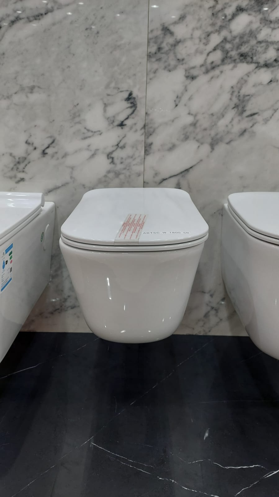 كرسي حمام جداري KERASAN