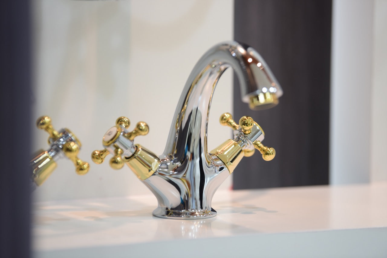 خلاط  كروم ذهبي ساخن وبارد