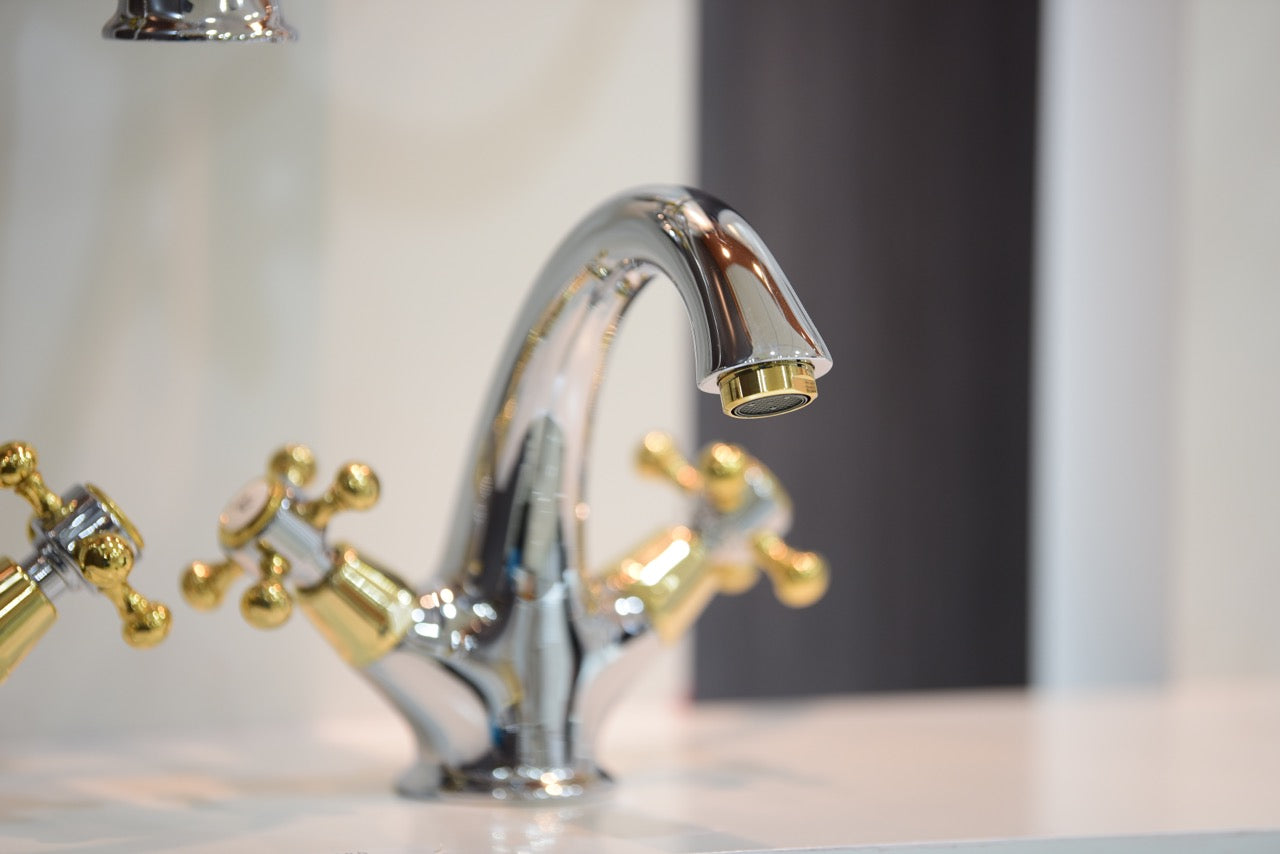 خلاط  كروم ذهبي ساخن وبارد