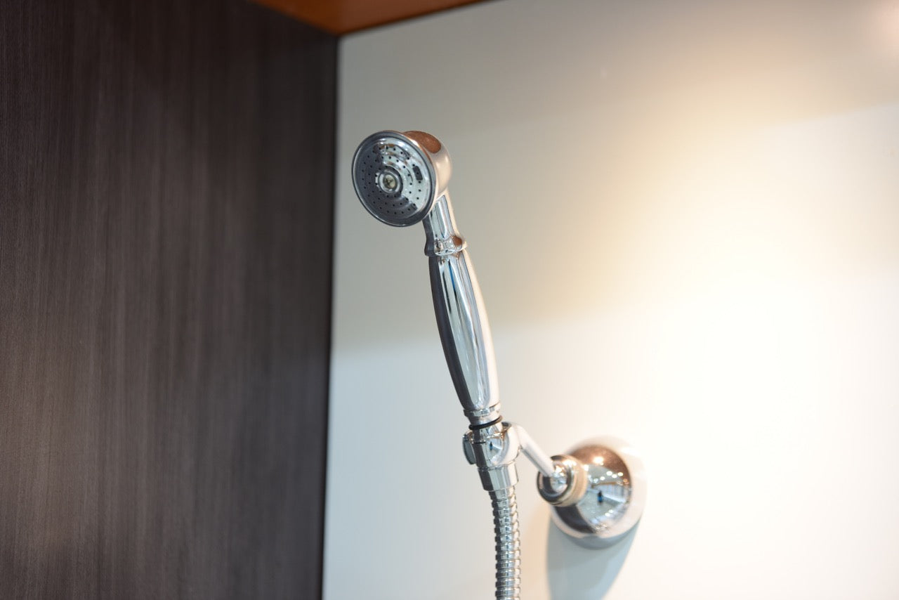 خلاط شاور مكشوف بدش يدوي كروم ذهبي