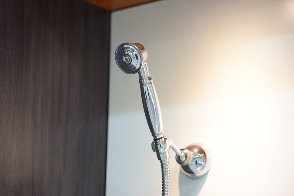 خلاط شاور مكشوف بدش يدوي كروم ذهبي